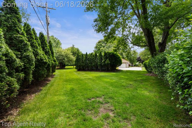 19700 Wilshire Boulevard, Beverly Hills Village, MI 48025