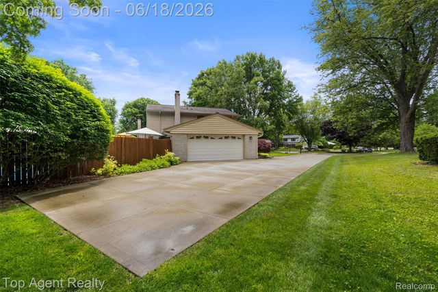 19700 Wilshire Boulevard, Beverly Hills Village, MI 48025
