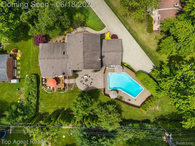19700 Wilshire Boulevard, Beverly Hills Village, MI 48025