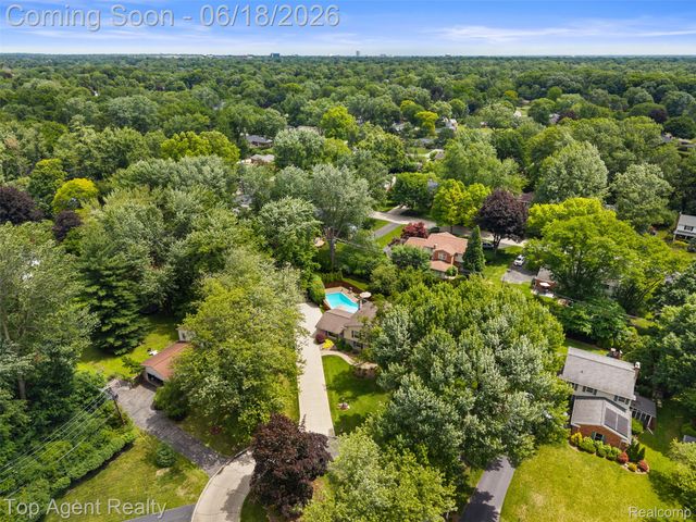 19700 Wilshire Boulevard, Beverly Hills Village, MI 48025