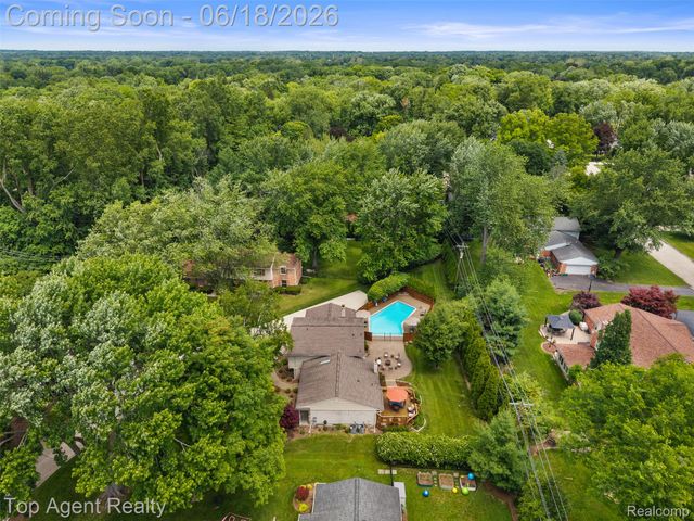 19700 Wilshire Boulevard, Beverly Hills Village, MI 48025