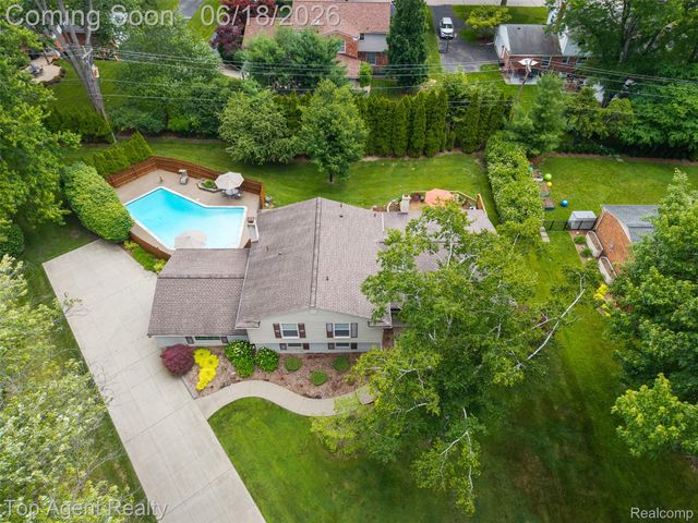 19700 Wilshire Boulevard, Beverly Hills Village, MI 48025