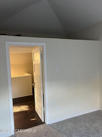 1122 E DUNKLIN STREET, Jefferson City, MO 65101