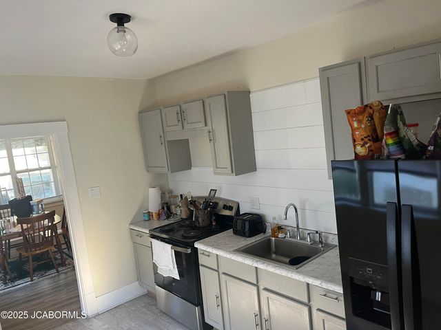 1122 E DUNKLIN STREET, Jefferson City, MO 65101