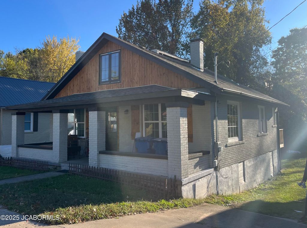 1122 E DUNKLIN STREET, Jefferson City, MO 65101