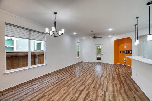 516 Ayinger LN, Austin, TX 78728
