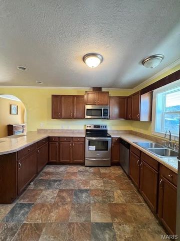 407 N Highway 17, Waynesville, MO 65583