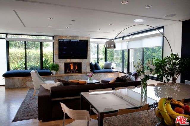 2726 Montana Avenue E, Santa Monica, CA 90403