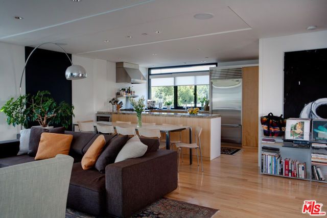 2726 Montana Avenue E, Santa Monica, CA 90403