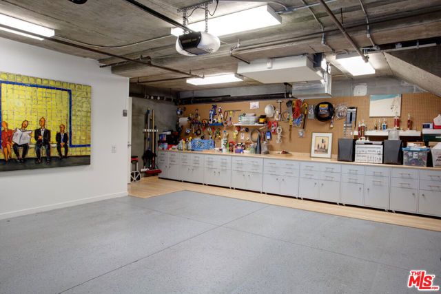 2726 Montana Avenue E, Santa Monica, CA 90403