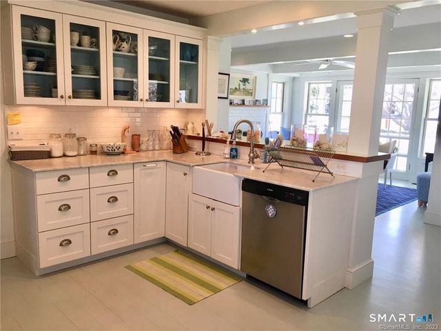 33 Ridgewood Avenue, Madison, CT 06443