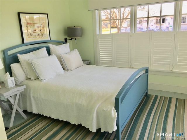 33 Ridgewood Avenue, Madison, CT 06443