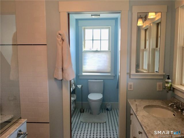 33 Ridgewood Avenue, Madison, CT 06443