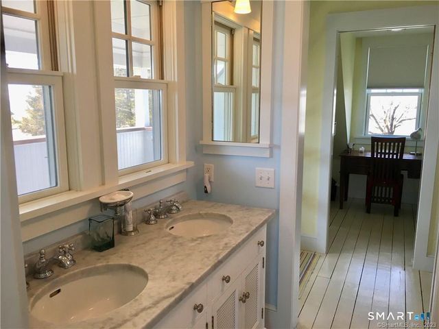 33 Ridgewood Avenue, Madison, CT 06443