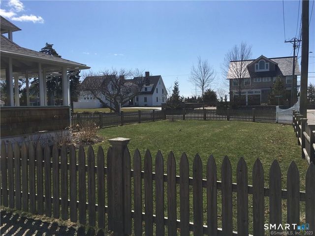 33 Ridgewood Avenue, Madison, CT 06443