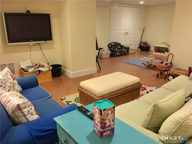 33 Ridgewood Avenue, Madison, CT 06443
