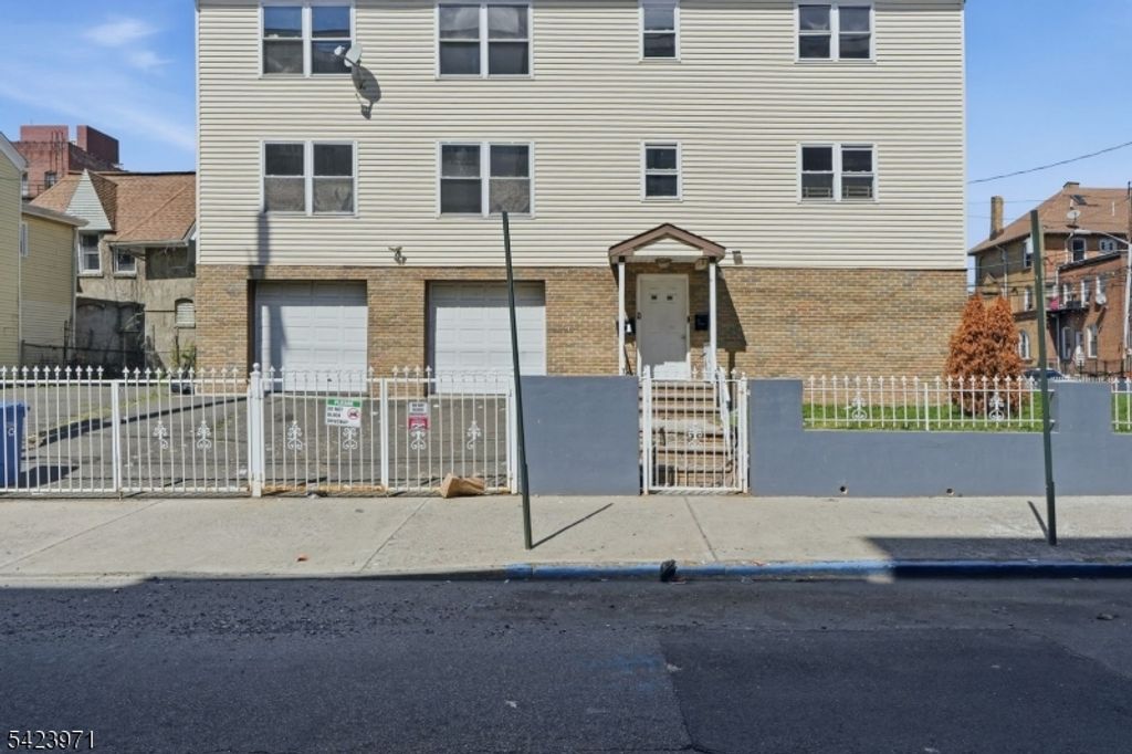 172 Carroll St, Paterson City, NJ 07501 — photo 2