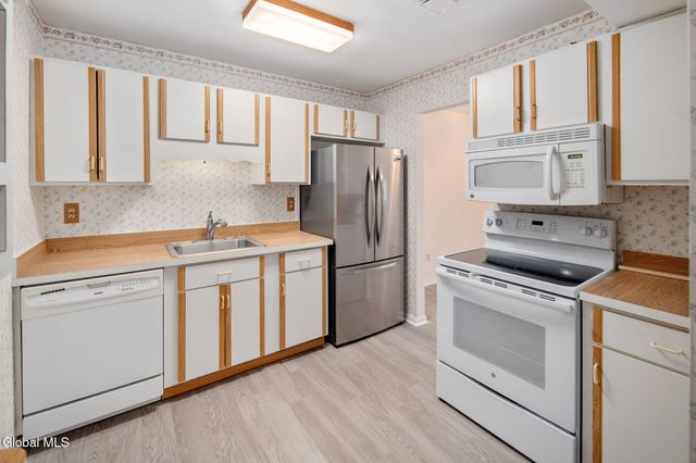 4 Sugarbush Road, Clifton Park, NY 12065