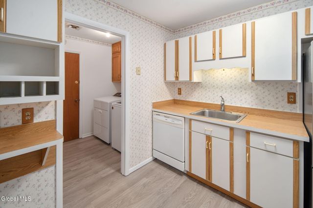 4 Sugarbush Road, Clifton Park, NY 12065