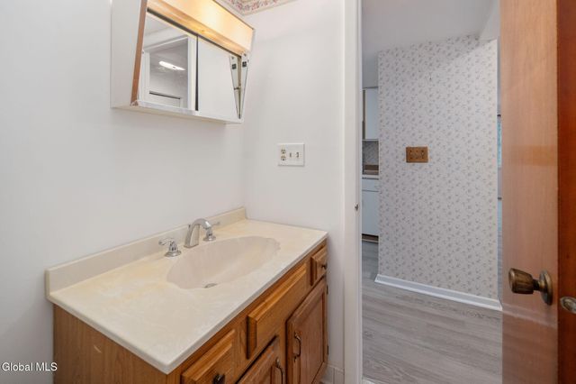 4 Sugarbush Road, Clifton Park, NY 12065