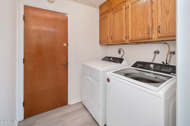 4 Sugarbush Road, Clifton Park, NY 12065