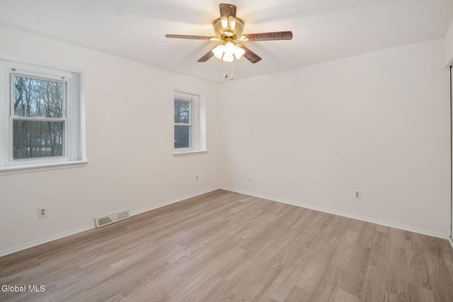 4 Sugarbush Road, Clifton Park, NY 12065