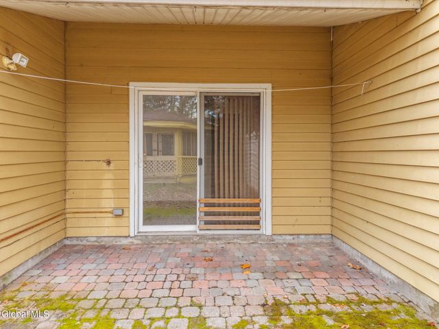 4 Sugarbush Road, Clifton Park, NY 12065