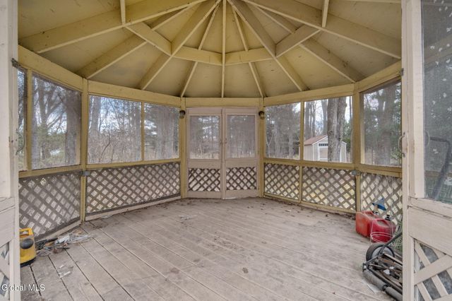 4 Sugarbush Road, Clifton Park, NY 12065