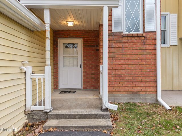 4 Sugarbush Road, Clifton Park, NY 12065