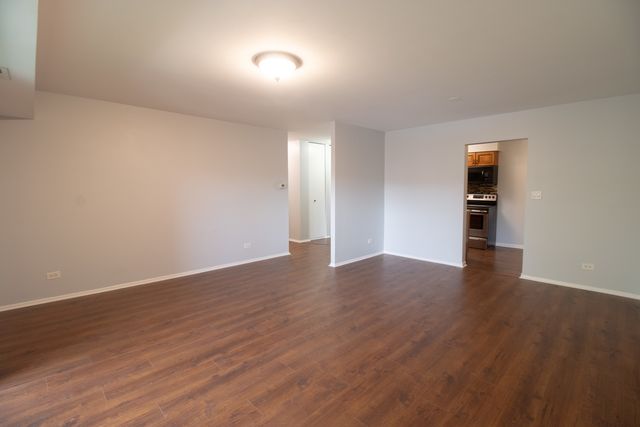 502 W Huntington Commons Road 339, Mount Prospect, IL 60056