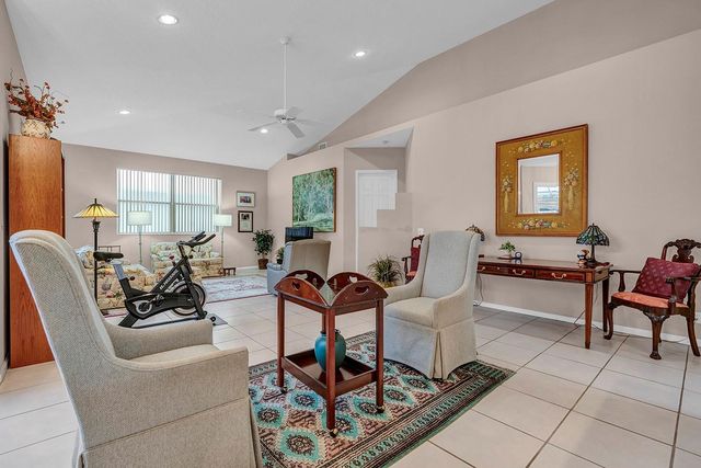 292 Canterbury Dr E., Palm Beach Gardens, FL 33418