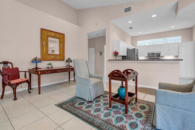 292 Canterbury Dr E., Palm Beach Gardens, FL 33418