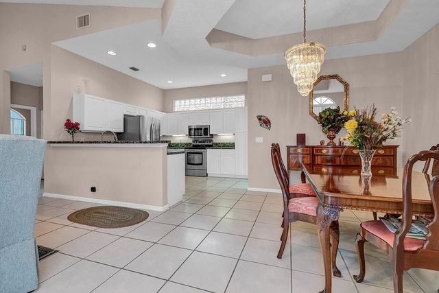 292 Canterbury Dr E., Palm Beach Gardens, FL 33418