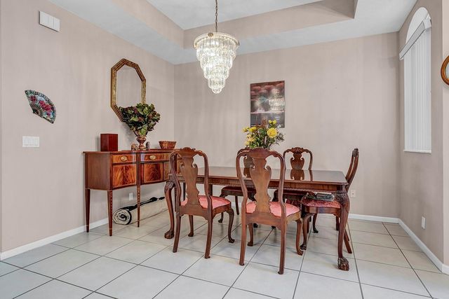 292 Canterbury Dr E., Palm Beach Gardens, FL 33418