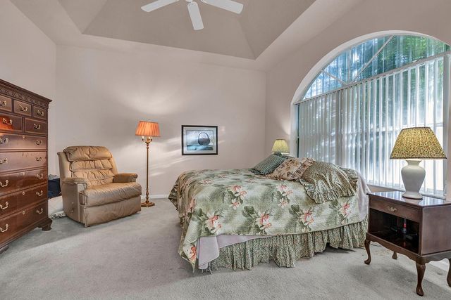 292 Canterbury Dr E., Palm Beach Gardens, FL 33418