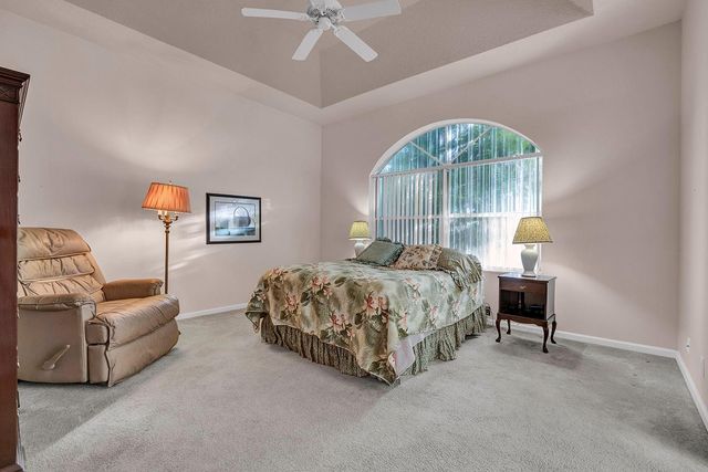 292 Canterbury Dr E., Palm Beach Gardens, FL 33418