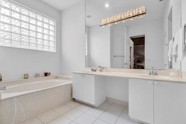 292 Canterbury Dr E., Palm Beach Gardens, FL 33418