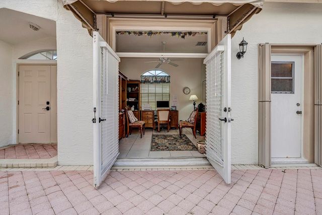 292 Canterbury Dr E., Palm Beach Gardens, FL 33418