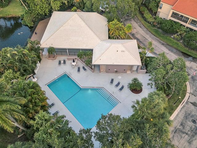 292 Canterbury Dr E., Palm Beach Gardens, FL 33418