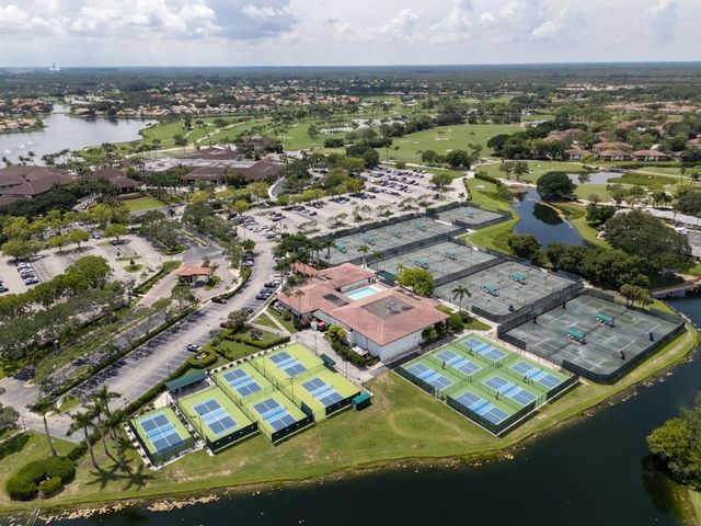 292 Canterbury Dr E., Palm Beach Gardens, FL 33418