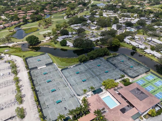 292 Canterbury Dr E., Palm Beach Gardens, FL 33418