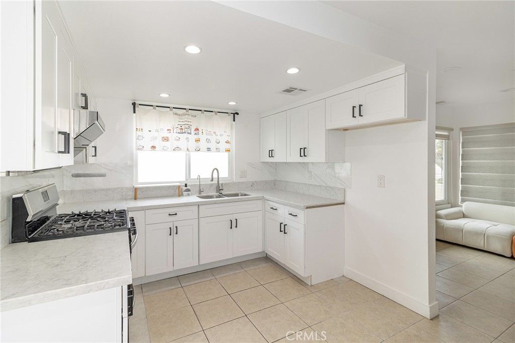 Image 9 of property listing at 3818 Durfee 4, El Monte, CA 91732