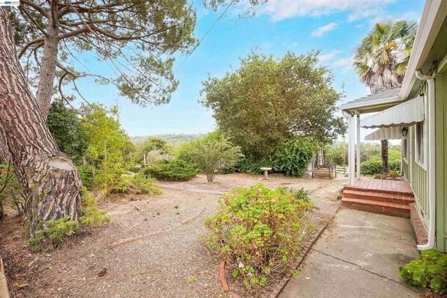26027 Clover Rd, Hayward, CA 94542