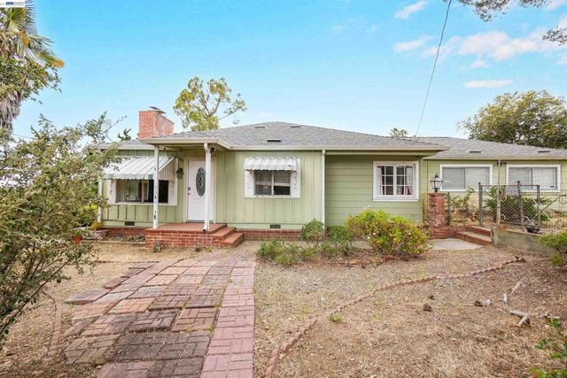 26027 Clover Rd, Hayward, CA 94542