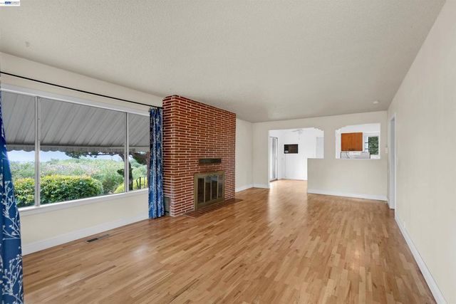 26027 Clover Rd, Hayward, CA 94542