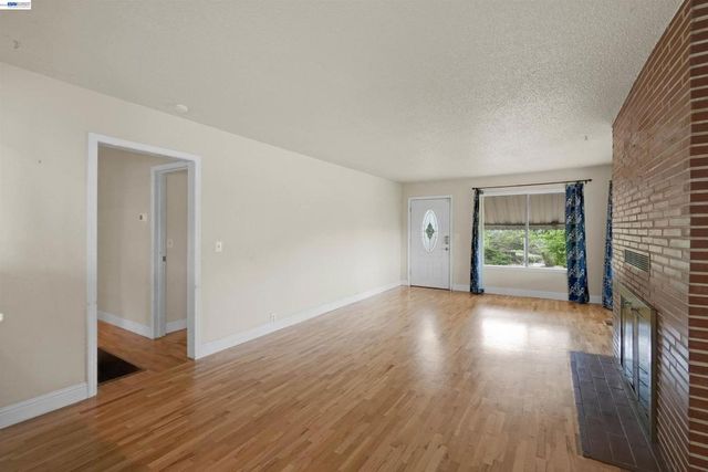 26027 Clover Rd, Hayward, CA 94542