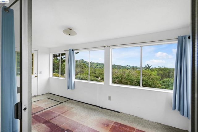 26027 Clover Rd, Hayward, CA 94542