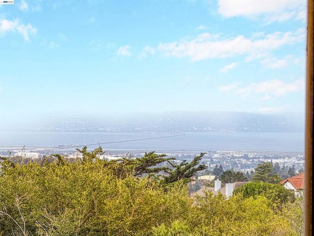 26027 Clover Rd, Hayward, CA 94542