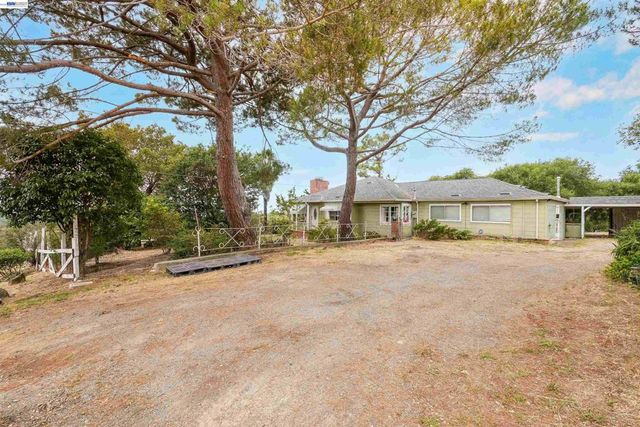 26027 Clover Rd, Hayward, CA 94542
