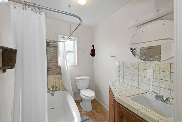 26027 Clover Rd, Hayward, CA 94542